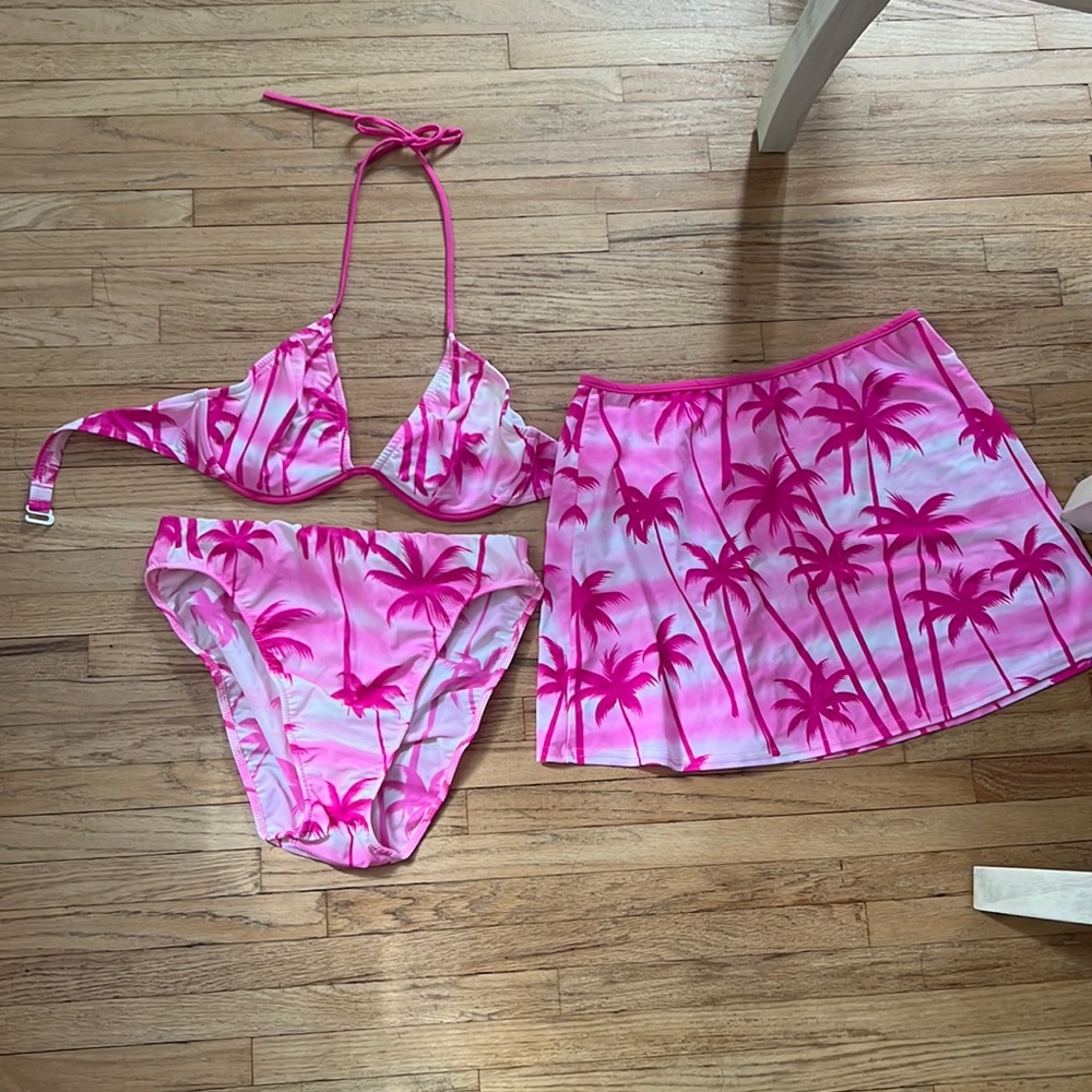 Three piece vintage VENUS swimsuit!